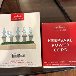 Hallmark Keepsake Singing Busts Ornament - White and Green